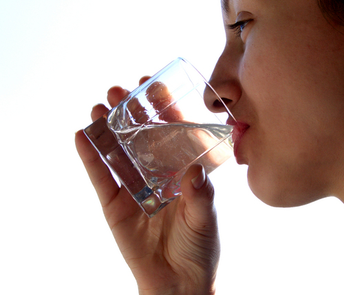 Quantos litros de água devemos beber por dia?