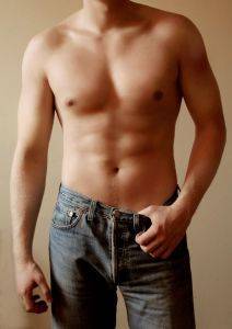 A depilação masculina está na moda